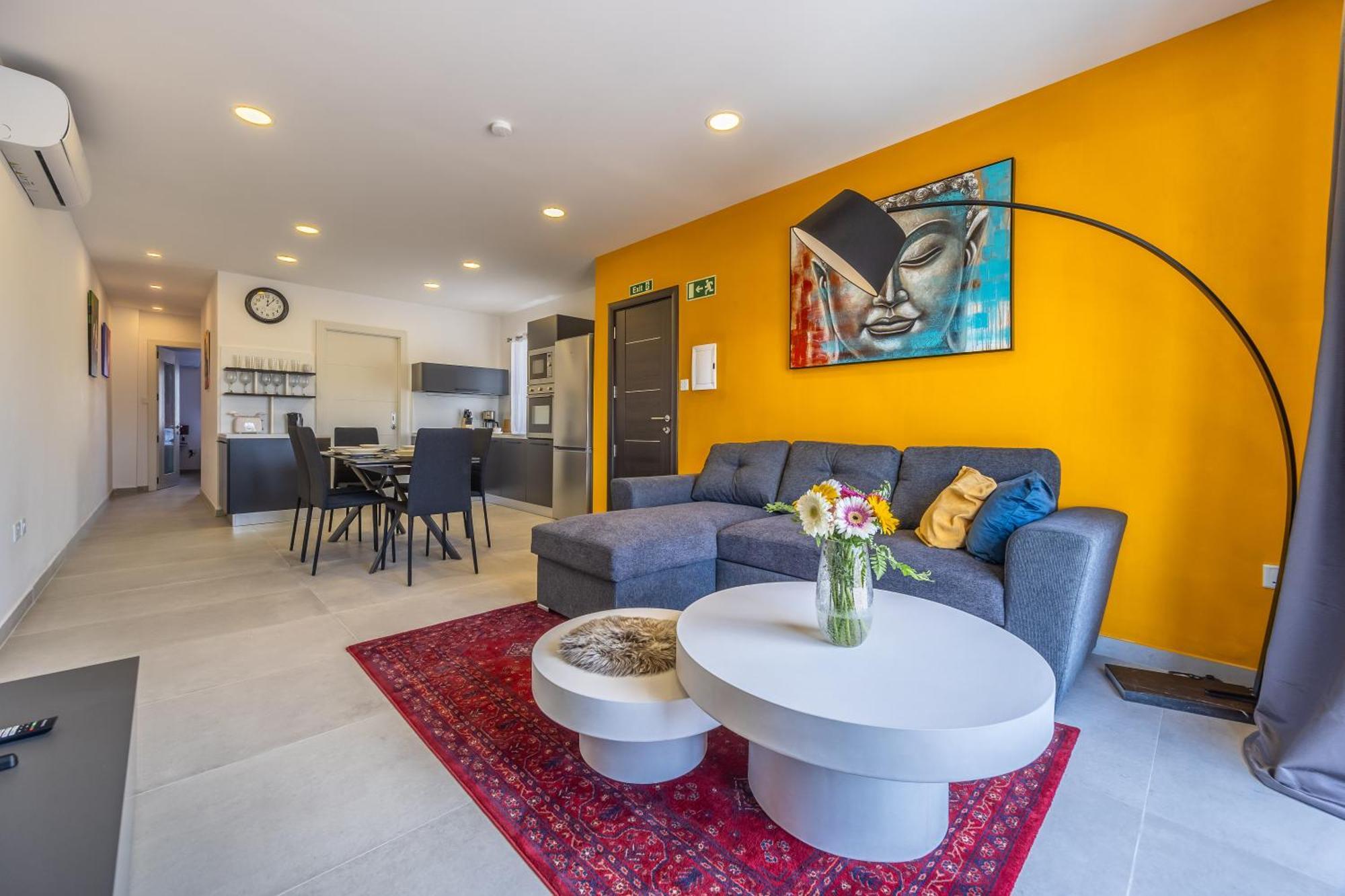 Sleek & Stylish 2Br Accommodation With Large Private Terrace - Close To Saint Julian'S & Tigne Shopping Mall Sliema Buitenkant foto