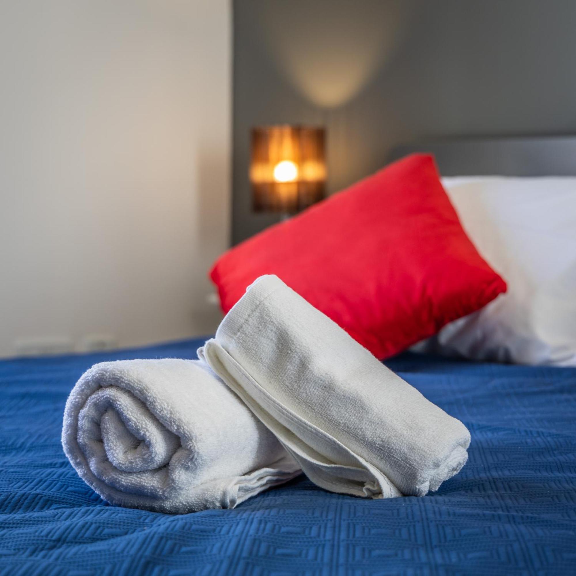 Sleek & Stylish 2Br Accommodation With Large Private Terrace - Close To Saint Julian'S & Tigne Shopping Mall Sliema Buitenkant foto